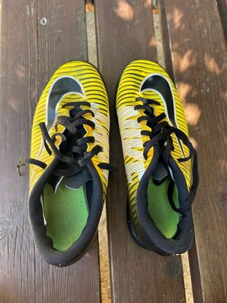 Botas fútbol Nike multitacos niño T36