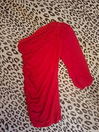 Vestido rojo fiesta hombro descubierto