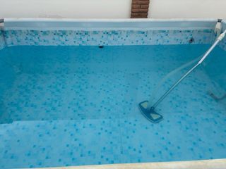 Piscina, escalera y depuradora arena