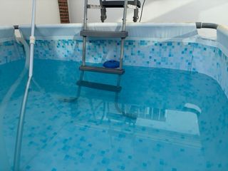 Piscina, escalera y depuradora arena