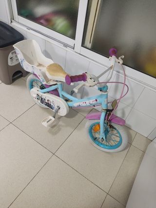 Bicicleta infantil azul y rosa