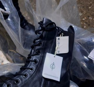 Botines Stradivarius negros acordonados