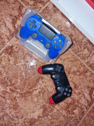 PS4 (PlayStation 4) Negra + 2 Mandos+cargador dual