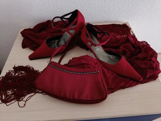 Conjunto fiesta: Zapatos T39, fular y bolso