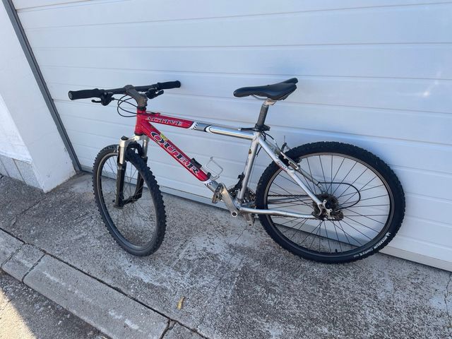 Bicicleta Montaña/Ciudad Roja Qüer Active