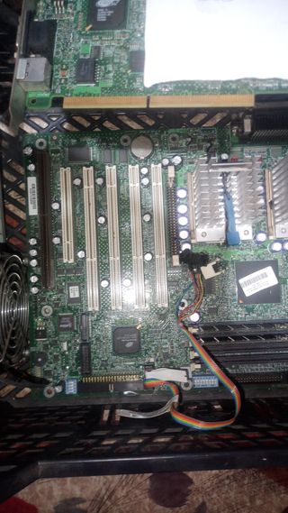 HP PROLIANT ML330 G2 Servidor Dual Pentium III
