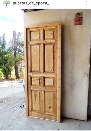Puerta antigua de madera recuperada