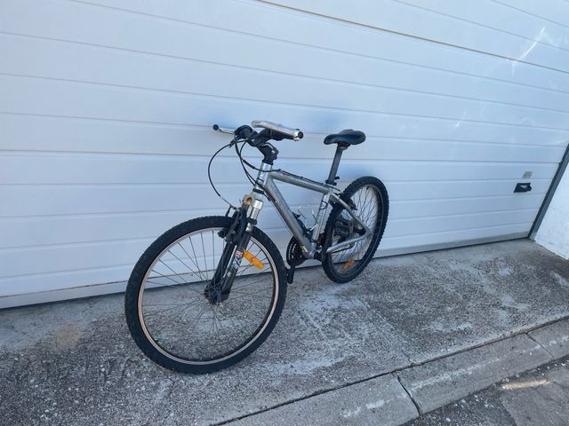 Bicicleta infantil Rockrider gris