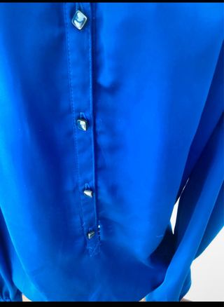 Blusa azul con lazada al cuello Talla XS