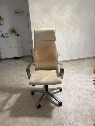 Silla de oficina ergonómica piel y metal