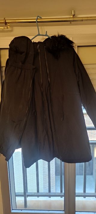 Abrigo premamá y porteo negro. Precio negociable 