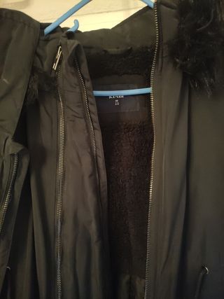 Abrigo premamá y porteo negro. Precio negociable 