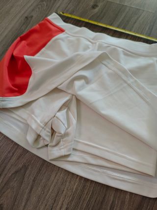 Falda pádel tenis blanca y coral