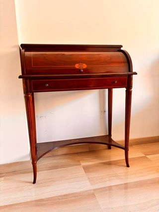 Cómoda antigua de madera