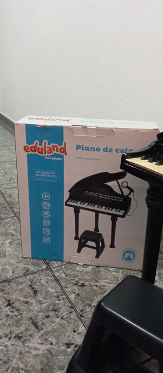 Piano de juguete Eduland con banqueta