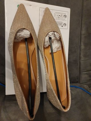 Zapato salón dorado