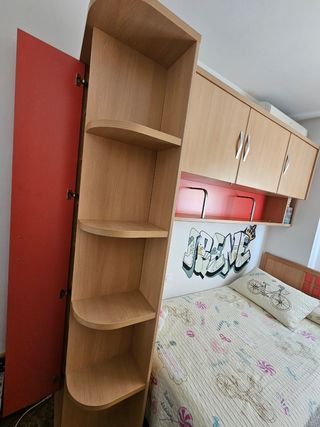 Dormitorio juvenil madera y naranja