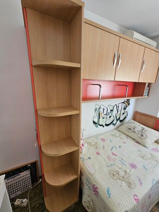 Dormitorio juvenil madera y naranja