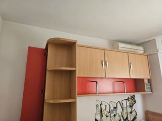 Dormitorio juvenil madera y naranja