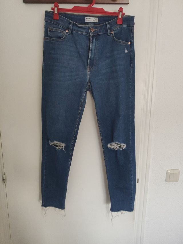 Vaqueros Bershka tiro alto talla 40