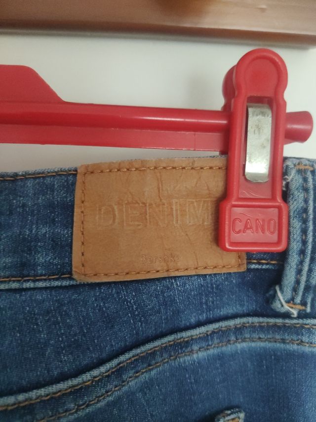 Vaqueros Bershka tiro alto talla 40