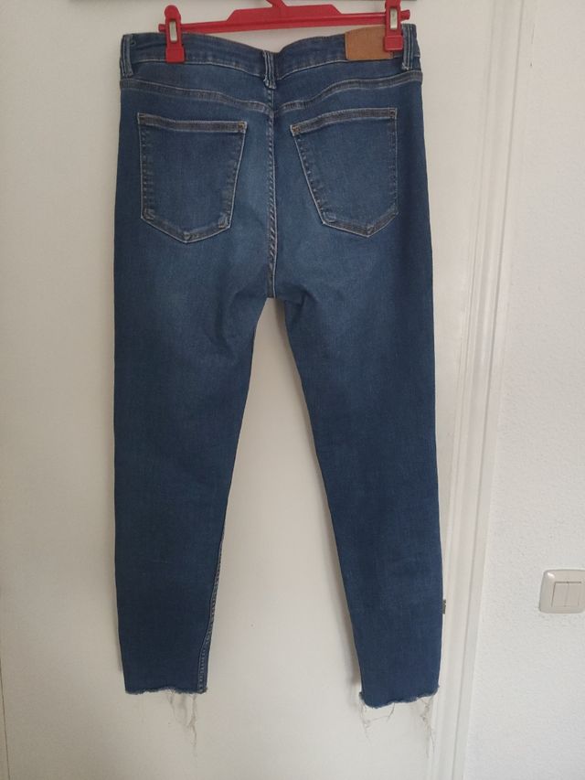 Vaqueros Bershka tiro alto talla 40
