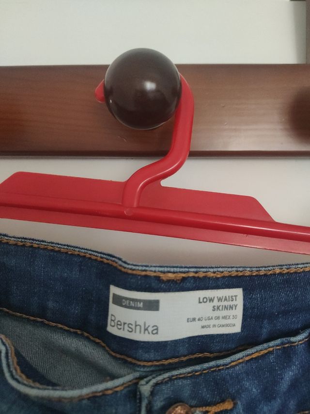 Vaqueros Bershka tiro alto talla 40