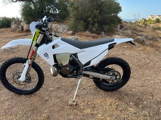 Moto enduro Husqvarna TE 300 2022