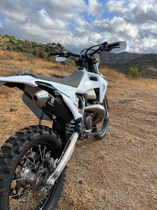 Moto enduro Husqvarna TE 300 2022