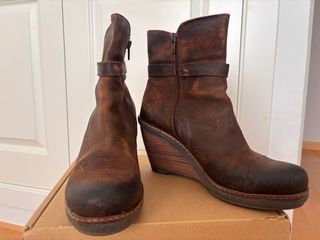 Botín de cuero con cuña de 8cm