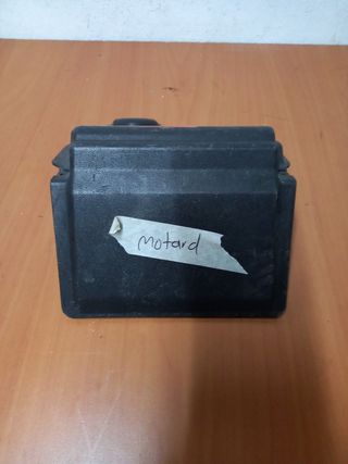 Tapa Batería Aprilia SR Motard Negra