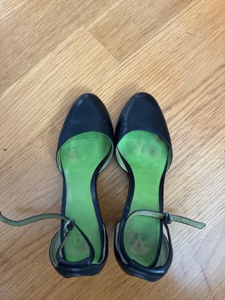 Zapatos negros de salón Camper.