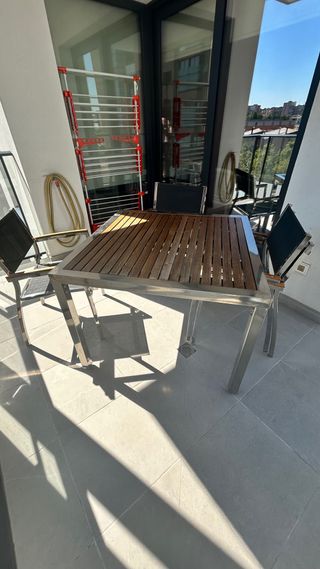 Mesa y 4 sillones de terraza