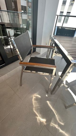 Mesa y 4 sillones de terraza