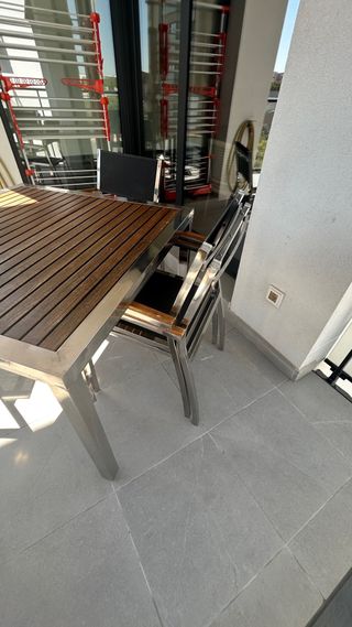 Mesa y 4 sillones de terraza