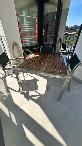 Mesa y 4 sillones de terraza