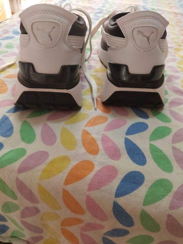 Deportivas Puma Blancas y Negras