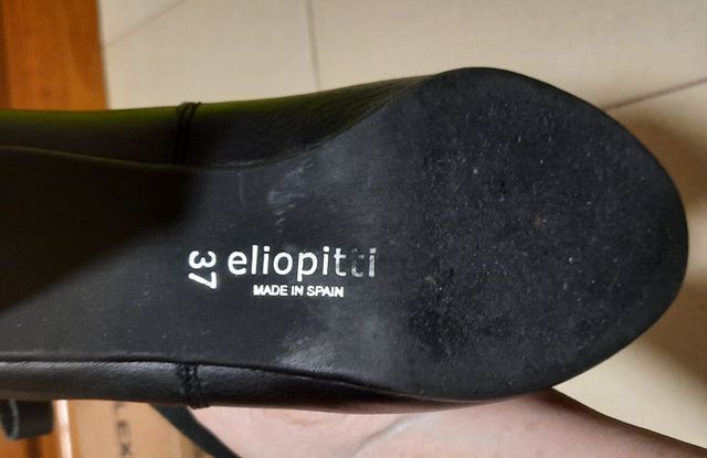 Botas de piel negras con lazos