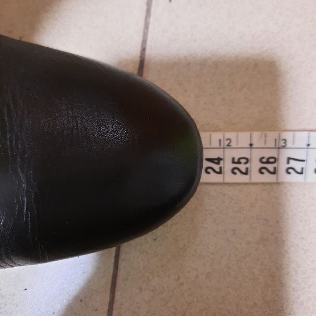 Botas de piel negras con lazos