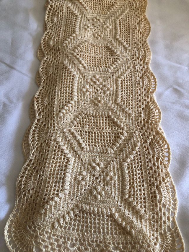 Caminó de mesa tejido a mano