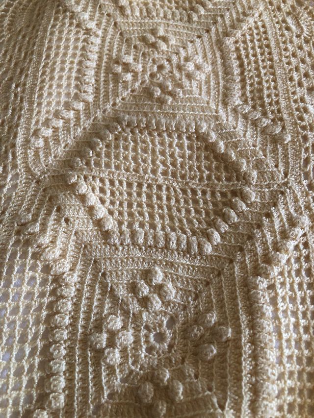 Caminó de mesa tejido a mano