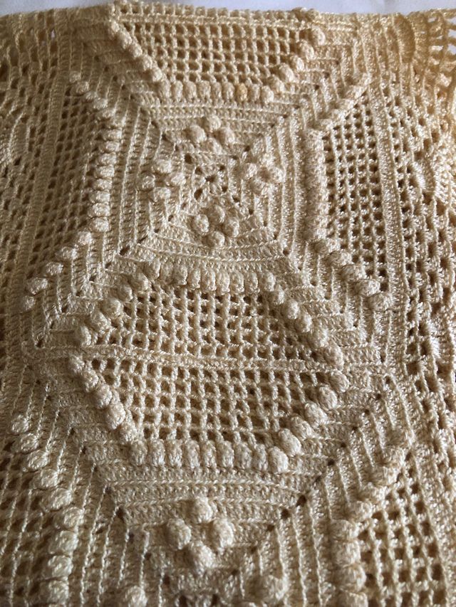 Caminó de mesa tejido a mano