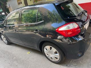 Toyota Auris 2011
