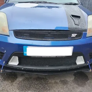 Rejilla inferior estilo RTR para Ford Fiesta ST150