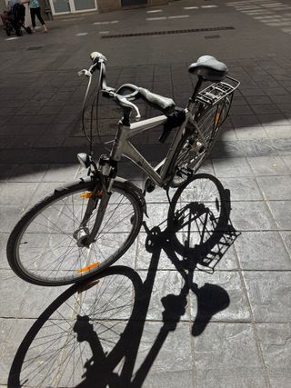 Bicicleta Giant Gris
viene con candado de moto.