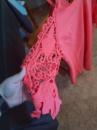 Vestido corto coral con manga de encaje/ganchillo