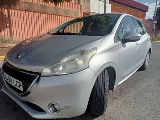 Peugeot 208 2012