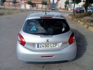 Peugeot 208 2012