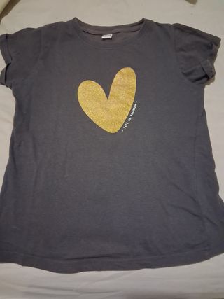 Camiseta niña corazón dorado