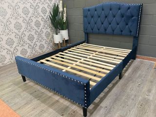 Cama tapizada en terciopelo azul – NUEVA